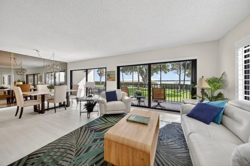 218 NE Edgewater Drive #218 Hutchinson Island, FL 34996