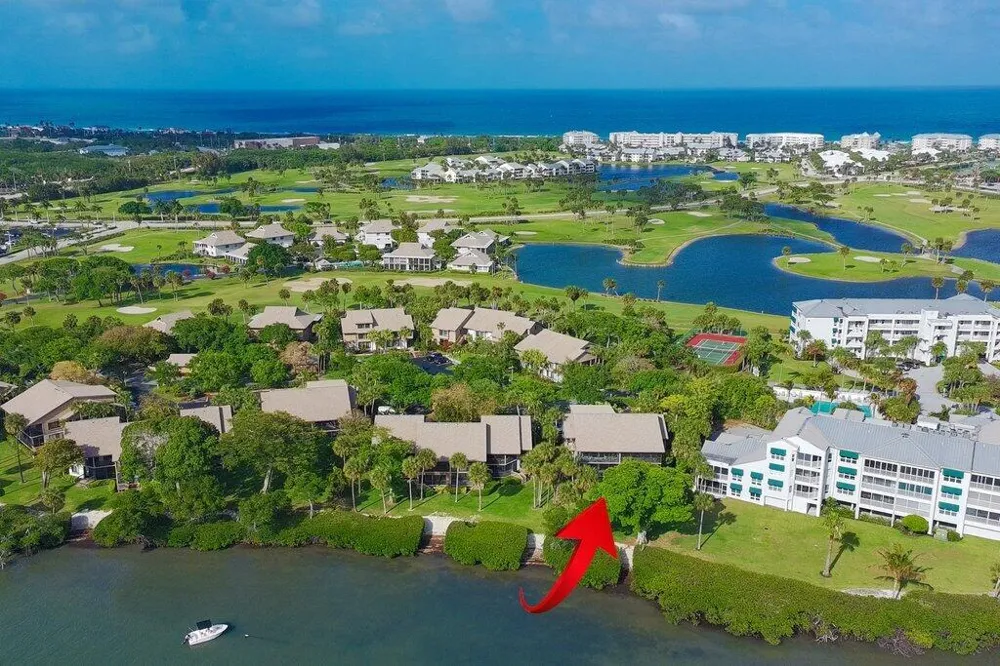 218 NE Edgewater Drive #218 Hutchinson Island, FL 34996