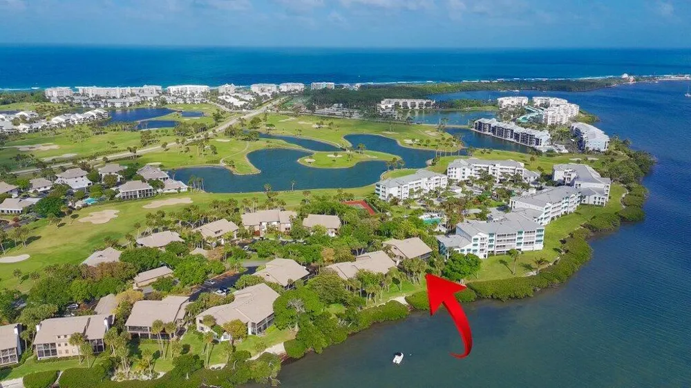 218 NE Edgewater Drive #218 Hutchinson Island, FL 34996