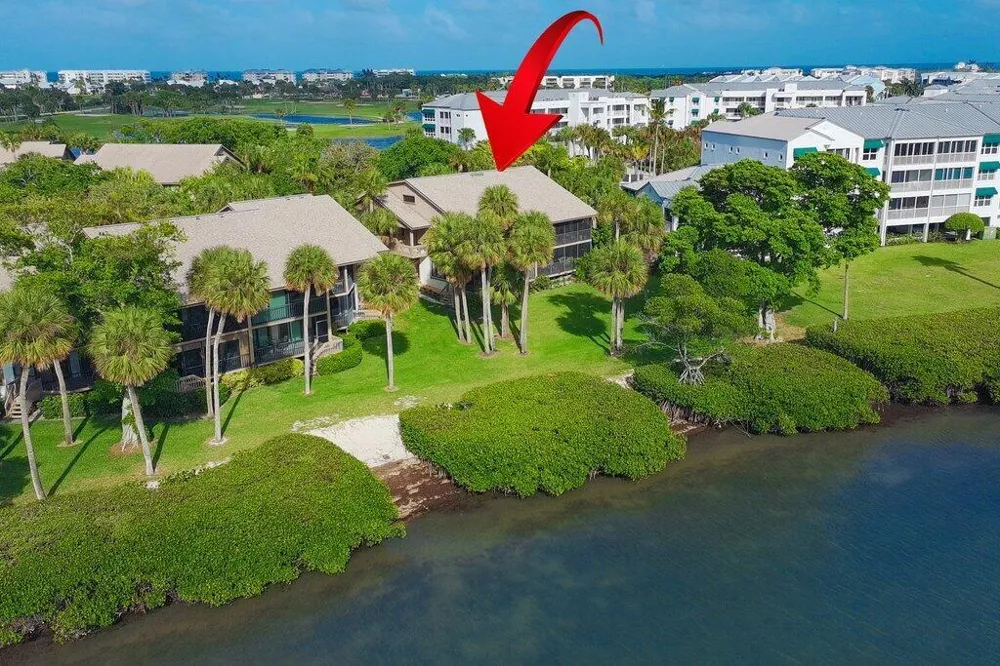 218 NE Edgewater Drive #218 Hutchinson Island, FL 34996