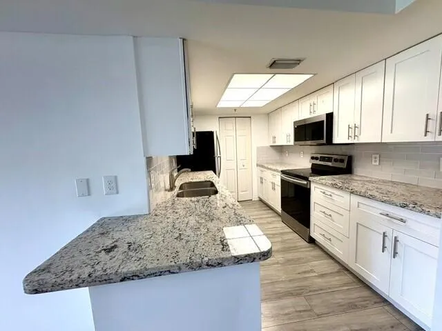 100 Crestwood Court #108 Royal Palm Beach, FL 33411