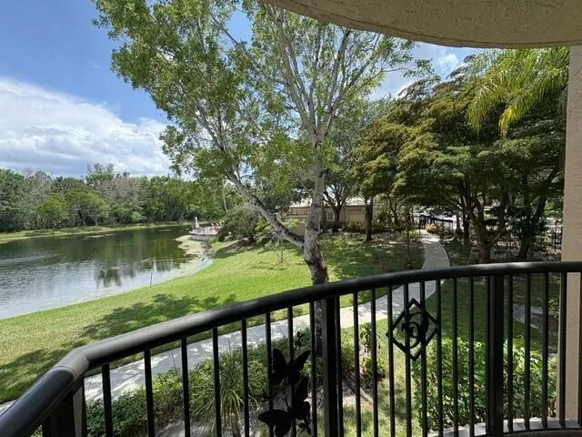 100 Crestwood Court #108 Royal Palm Beach, FL 33411