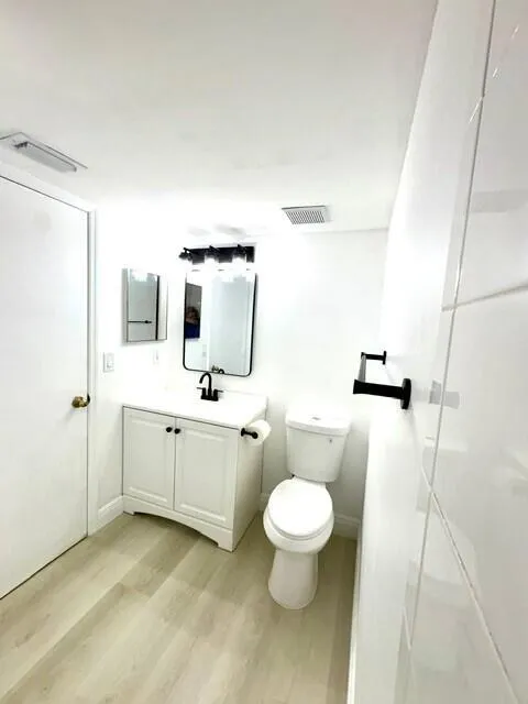 100 Crestwood Court #108 Royal Palm Beach, FL 33411