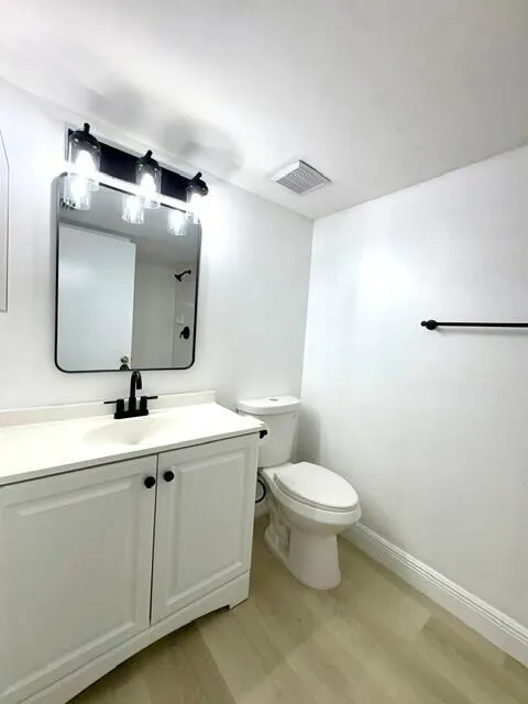 100 Crestwood Court #108 Royal Palm Beach, FL 33411
