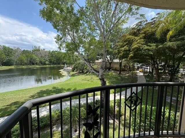100 Crestwood Court #108 Royal Palm Beach, FL 33411