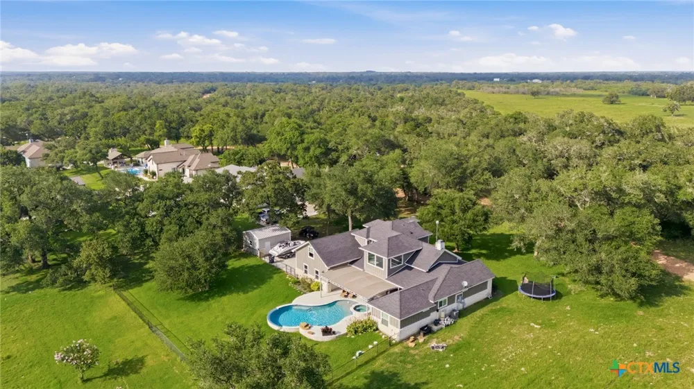 944 West Lake Trail Victoria, TX 77905