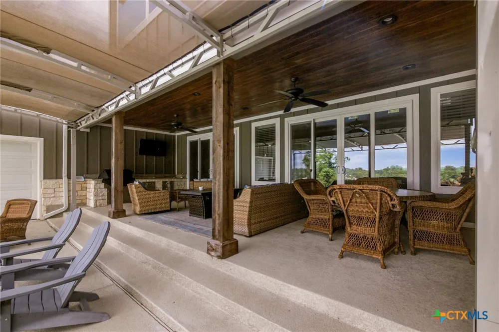 944 West Lake Trail Victoria, TX 77905