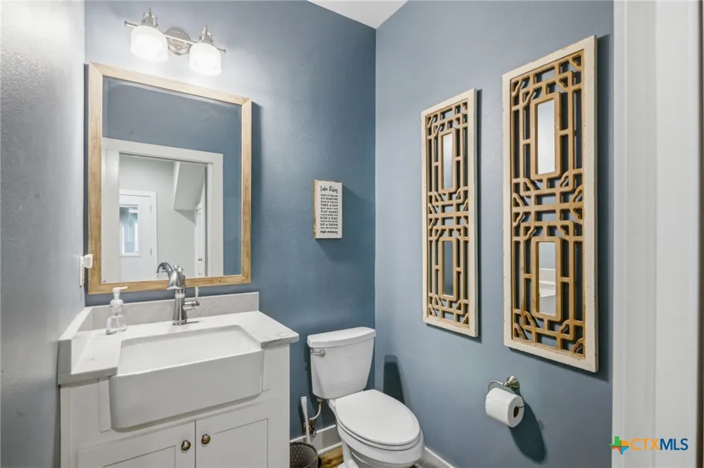 944 West Lake Trail Victoria, TX 77905