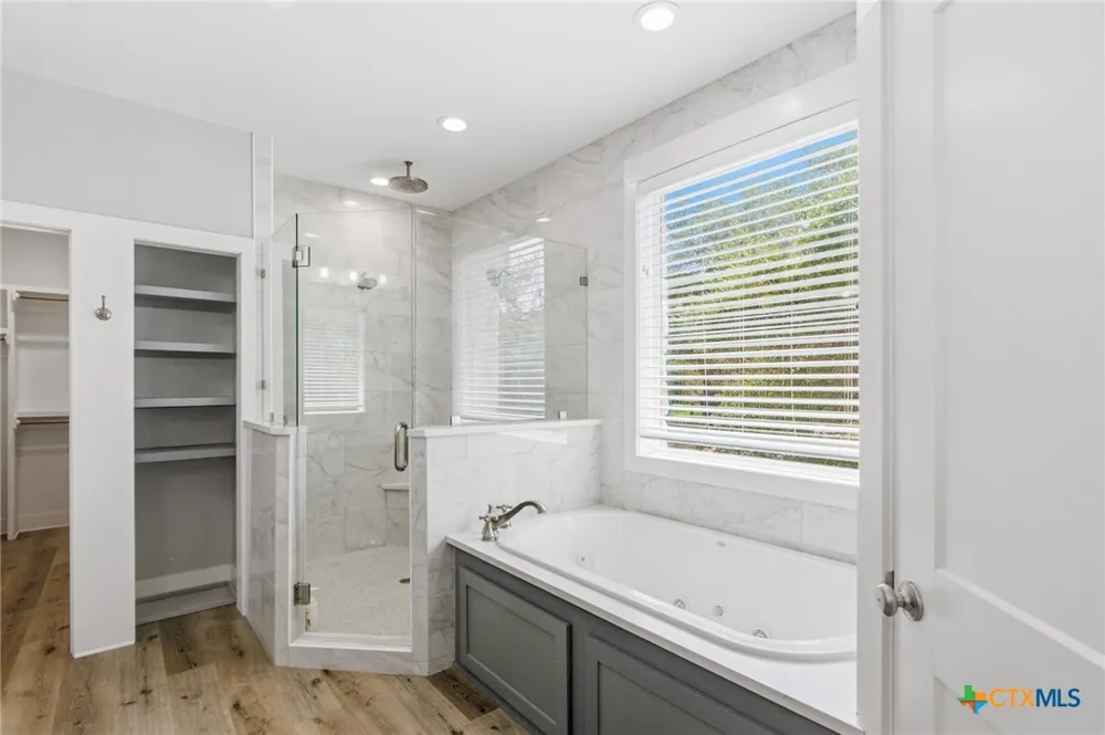 944 West Lake Trail Victoria, TX 77905