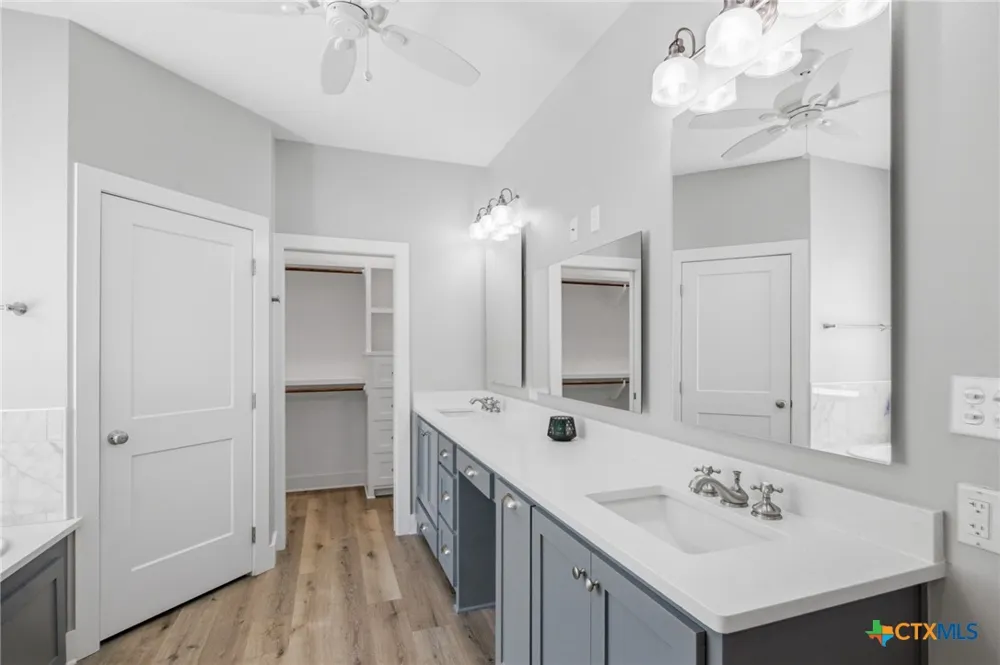 944 West Lake Trail Victoria, TX 77905