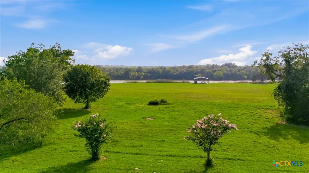 944 West Lake Trail Victoria, TX 77905