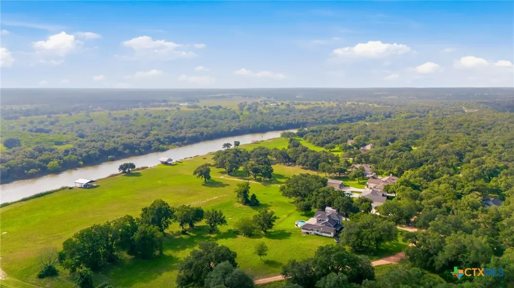944 West Lake Trail Victoria, TX 77905