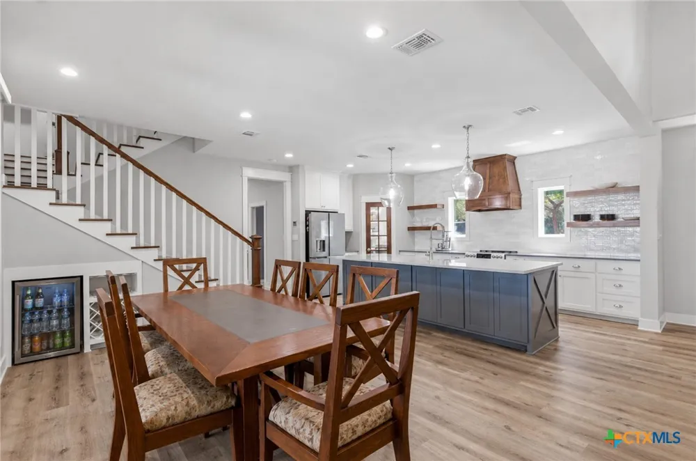 944 West Lake Trail Victoria, TX 77905