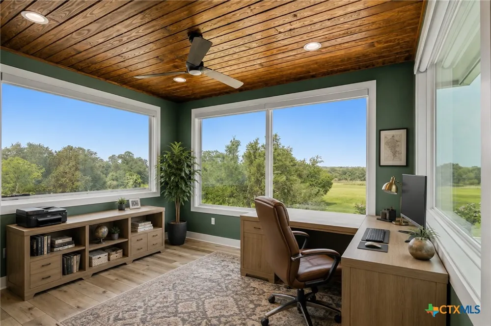 944 West Lake Trail Victoria, TX 77905