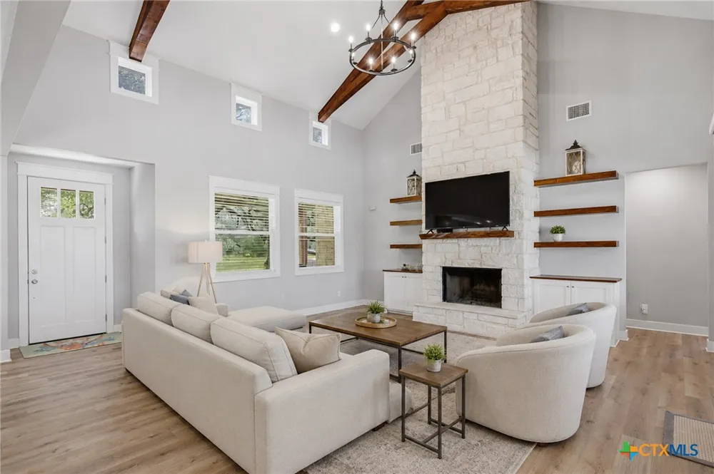 944 West Lake Trail Victoria, TX 77905
