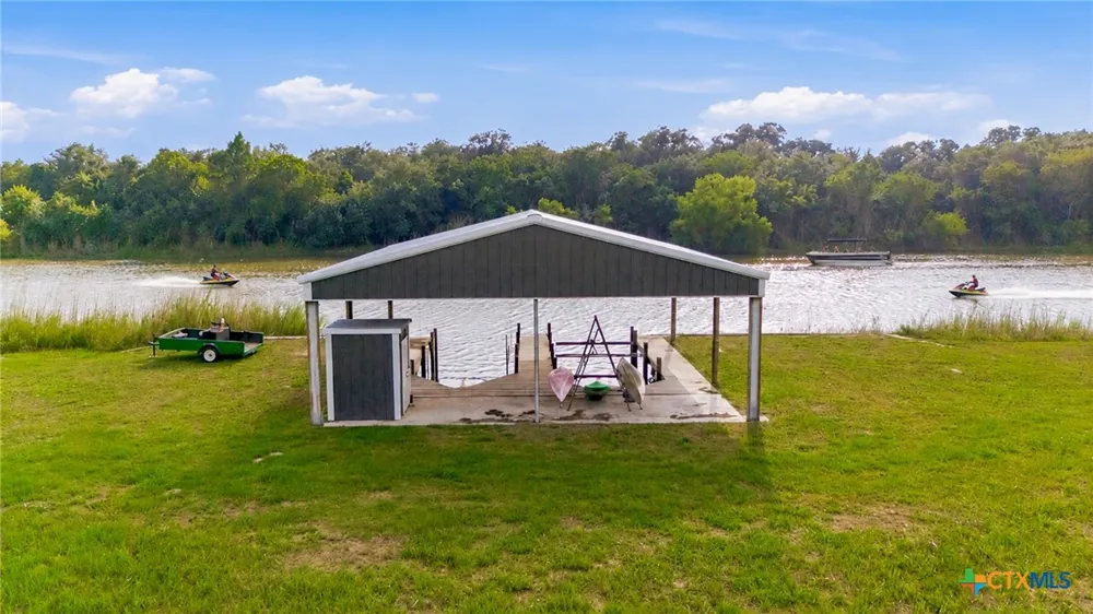 944 West Lake Trail Victoria, TX 77905