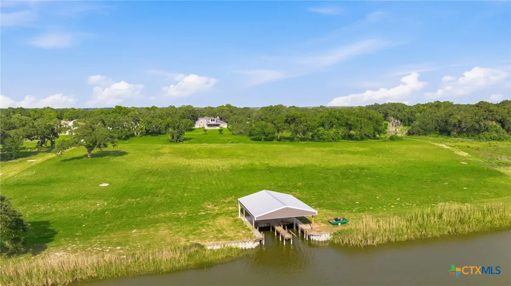 944 West Lake Trail Victoria, TX 77905