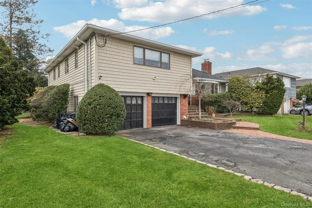 15 Baylis Place Lynbrook, NY 11563