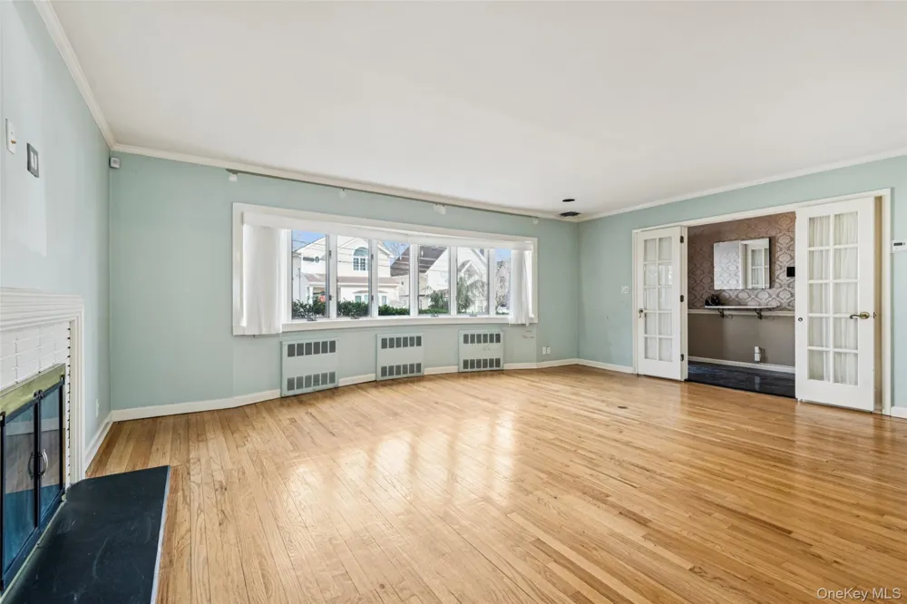 15 Baylis Place Lynbrook, NY 11563