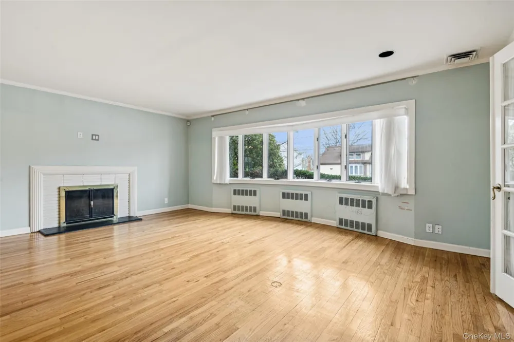 15 Baylis Place Lynbrook, NY 11563