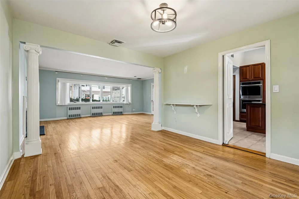 15 Baylis Place Lynbrook, NY 11563