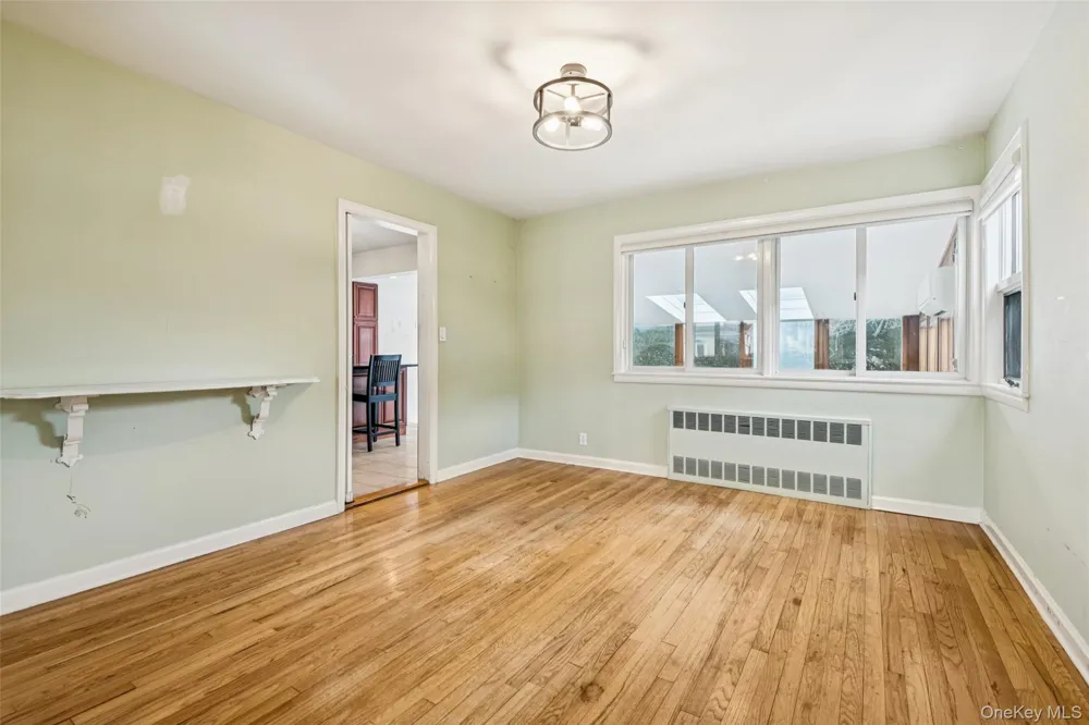 15 Baylis Place Lynbrook, NY 11563