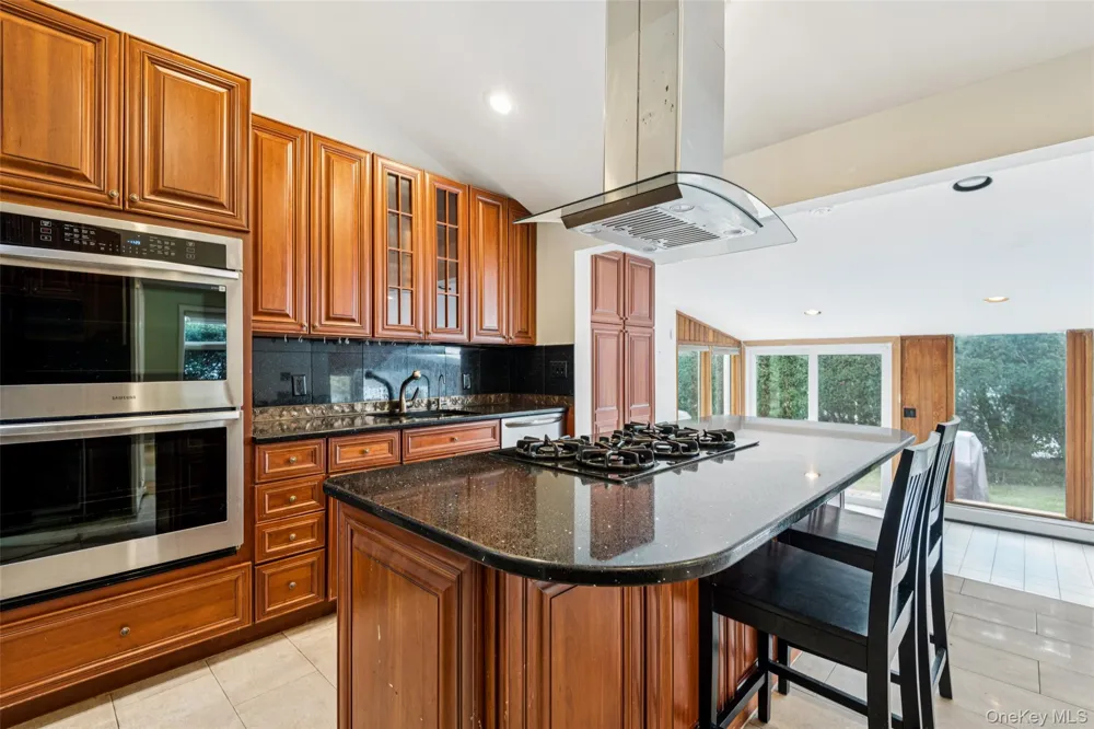 15 Baylis Place Lynbrook, NY 11563