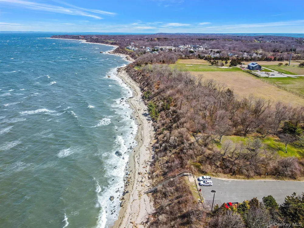 1050 Tasker Lane Greenport, NY 11944