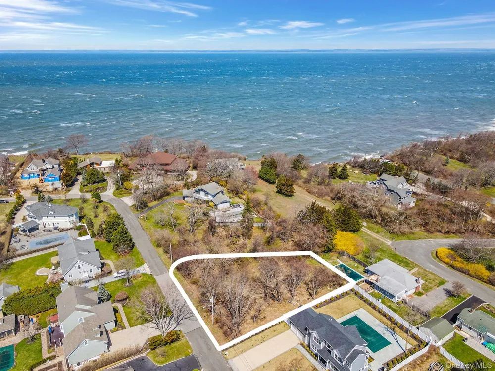 1050 Tasker Lane Greenport, NY 11944