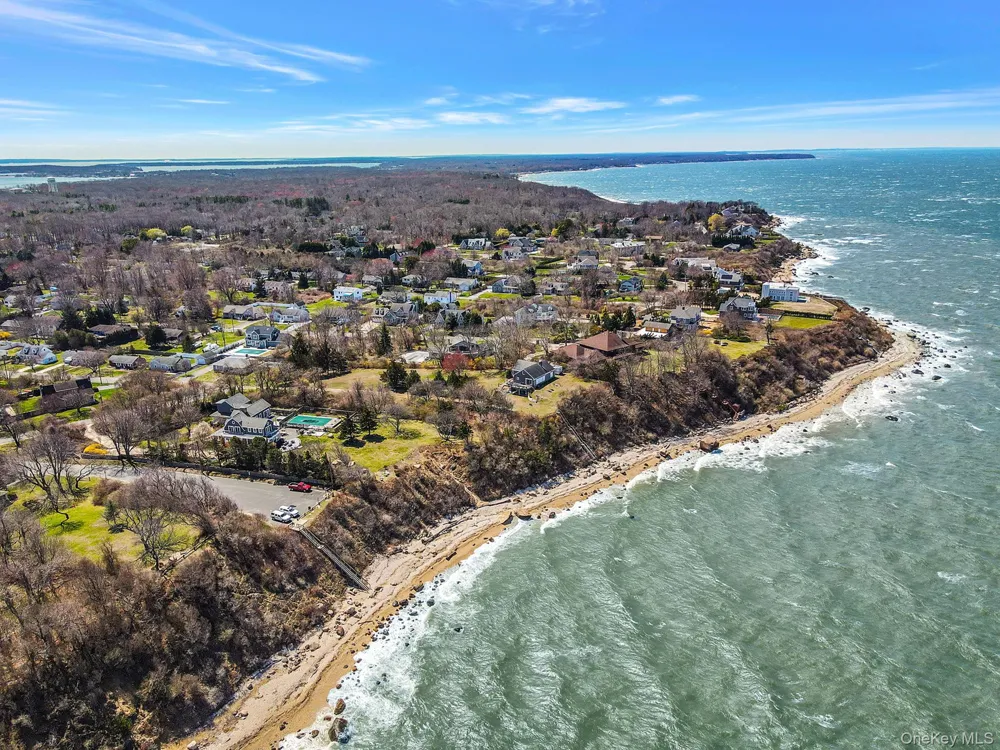 1050 Tasker Lane Greenport, NY 11944