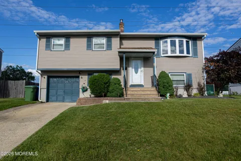 10 Schmitt Street