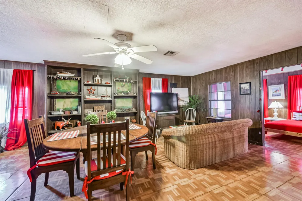 1521 John Street San Leon, TX 77539