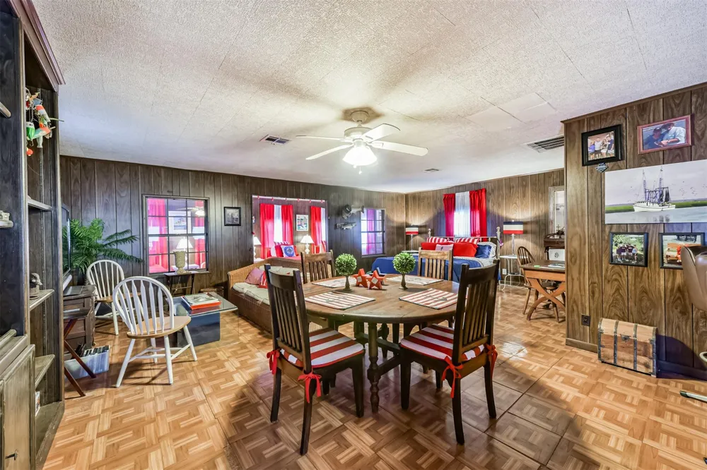 1521 John Street San Leon, TX 77539