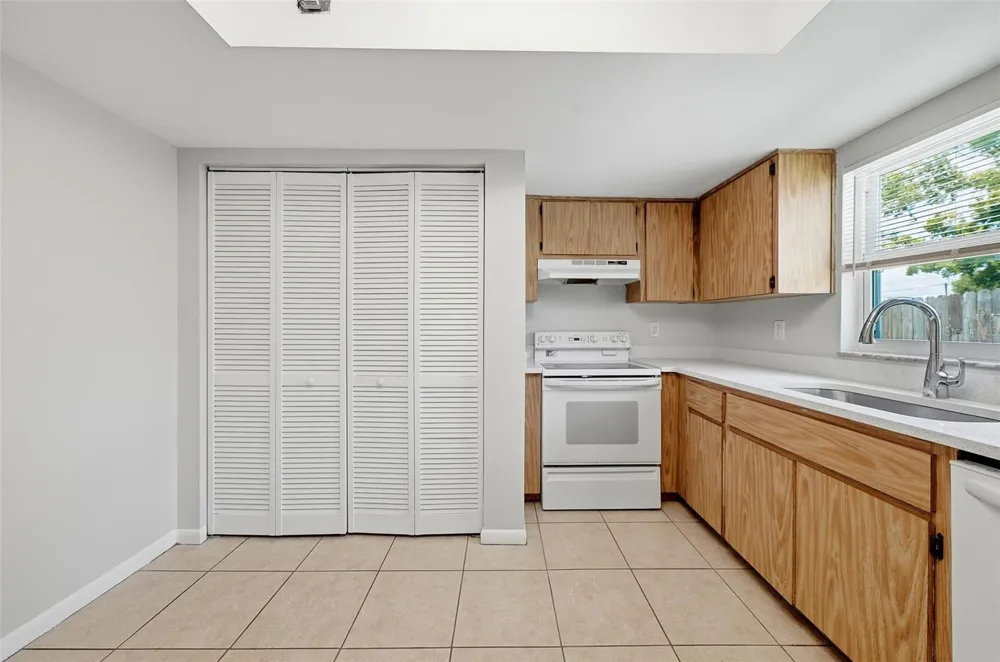2564 42ND AVENUE St Petersburg, FL 33714