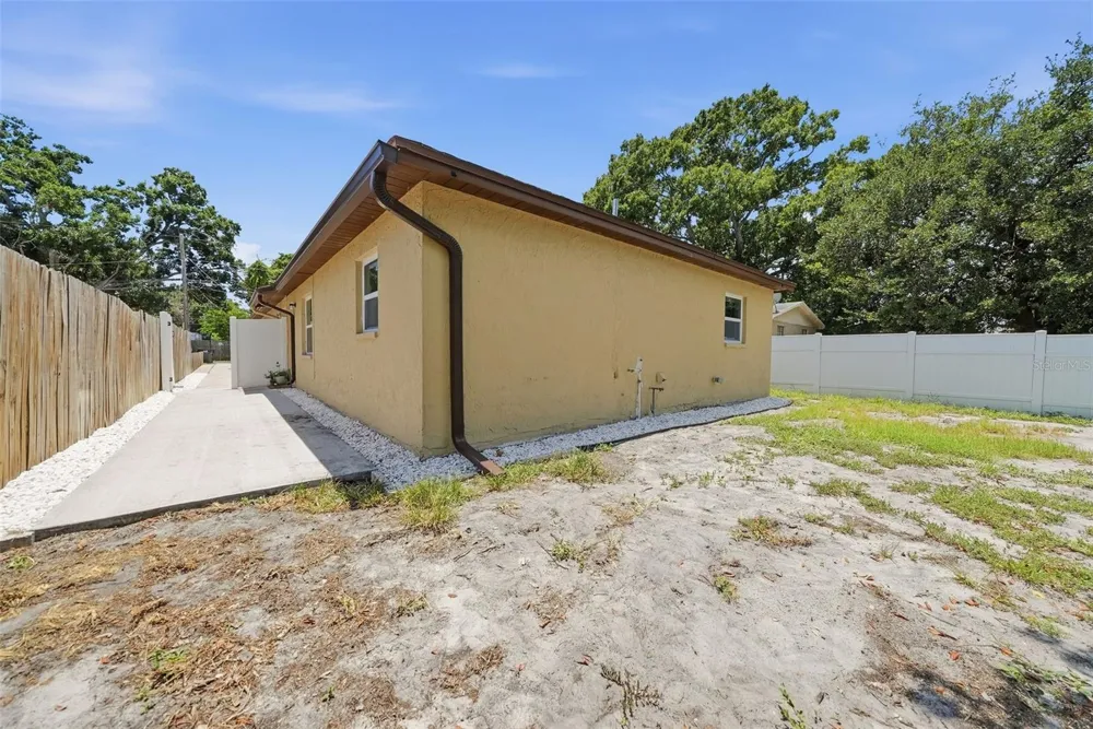 2564 42ND AVENUE St Petersburg, FL 33714