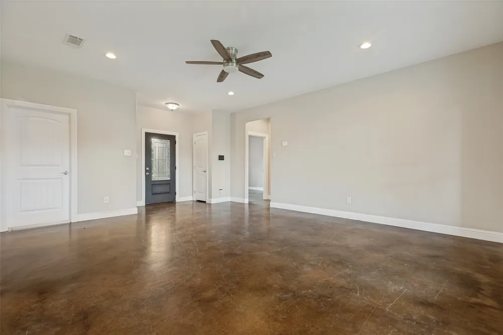 107 Indian Creek Trenton, TX 75490