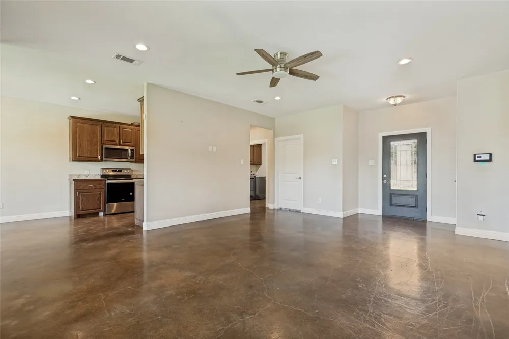 107 Indian Creek Trenton, TX 75490