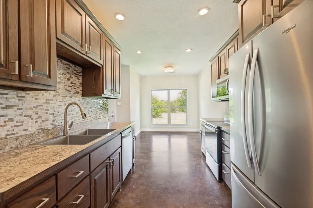 107 Indian Creek Trenton, TX 75490