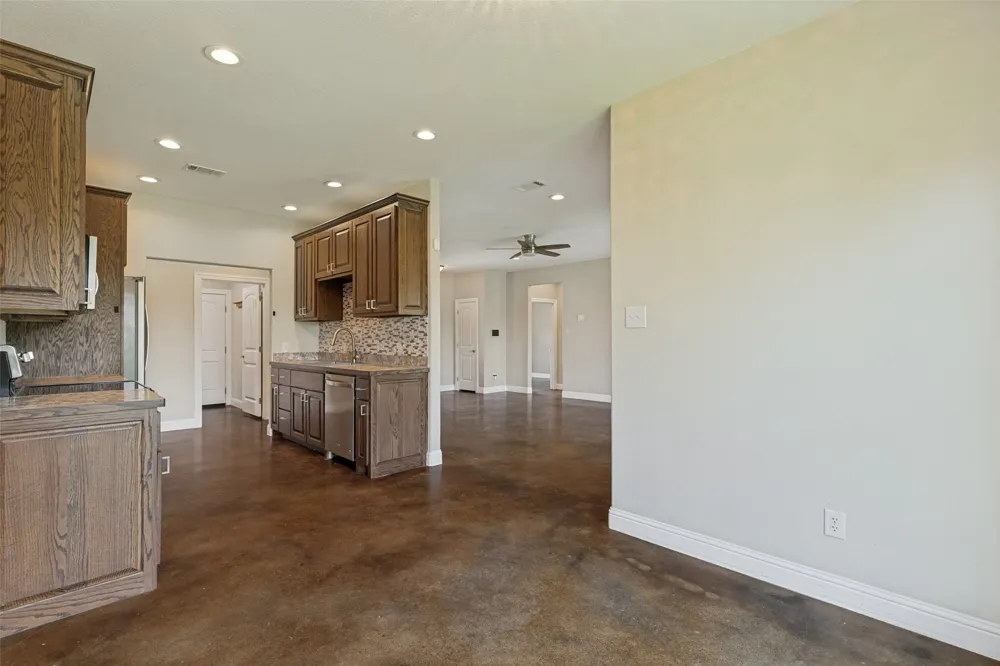 107 Indian Creek Trenton, TX 75490