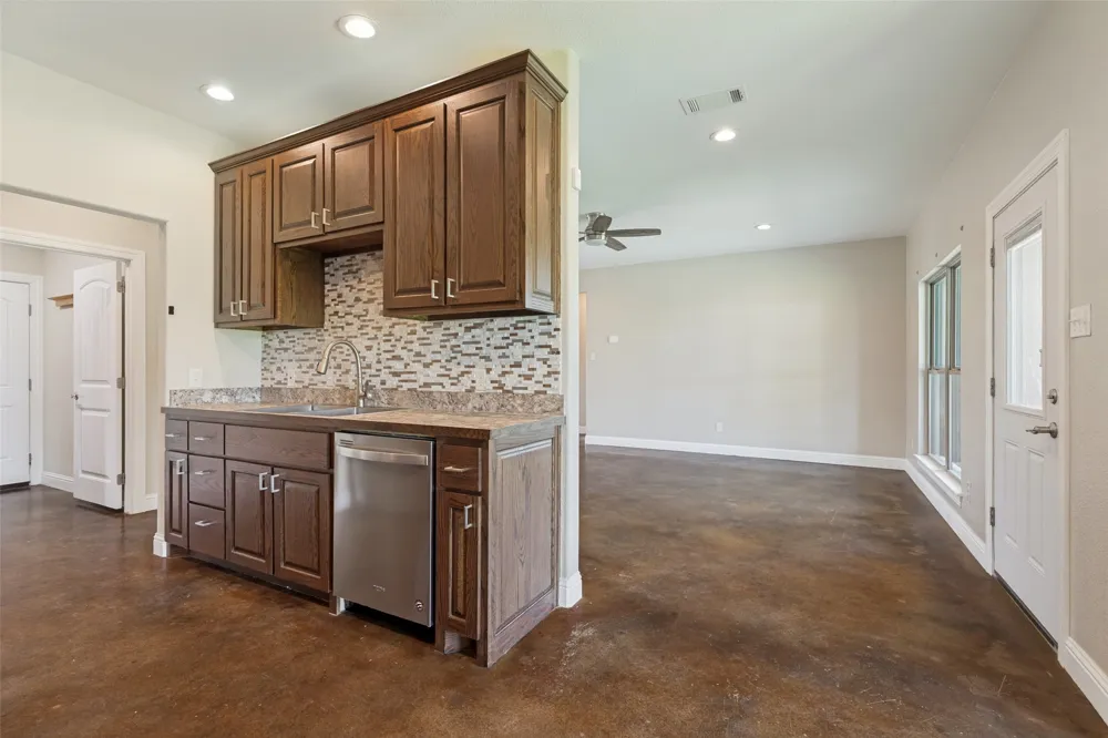107 Indian Creek Trenton, TX 75490