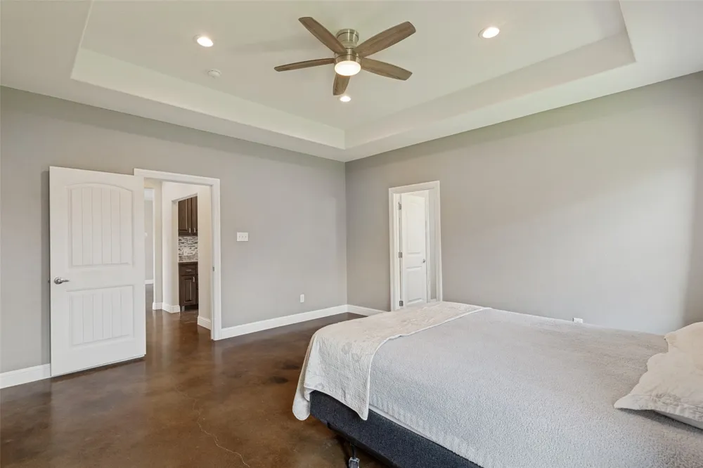107 Indian Creek Trenton, TX 75490
