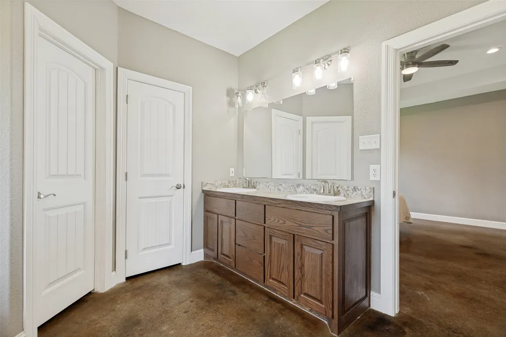 107 Indian Creek Trenton, TX 75490
