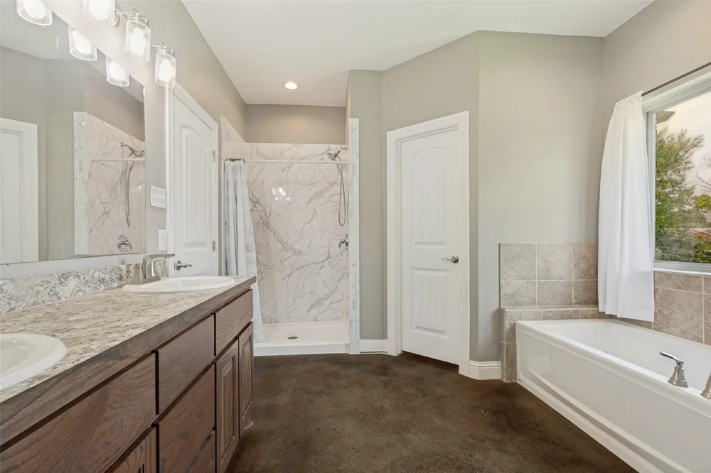 107 Indian Creek Trenton, TX 75490