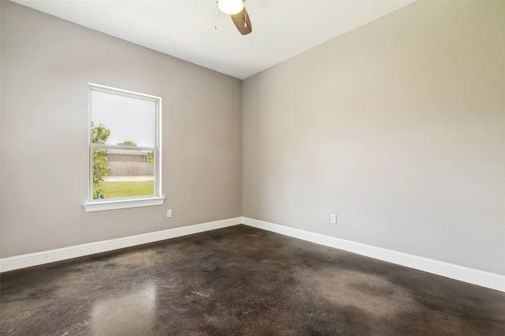 107 Indian Creek Trenton, TX 75490