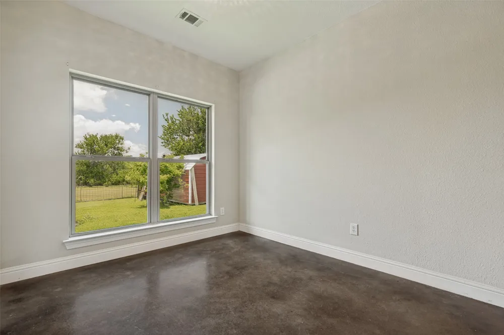 107 Indian Creek Trenton, TX 75490