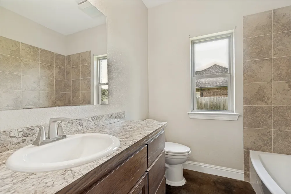 107 Indian Creek Trenton, TX 75490