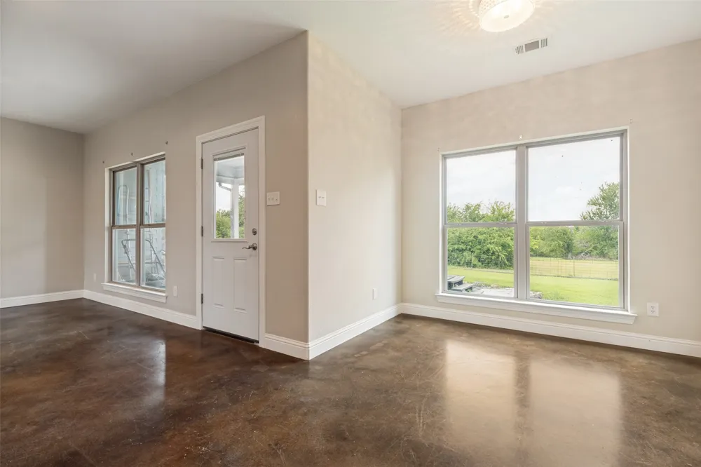 107 Indian Creek Trenton, TX 75490