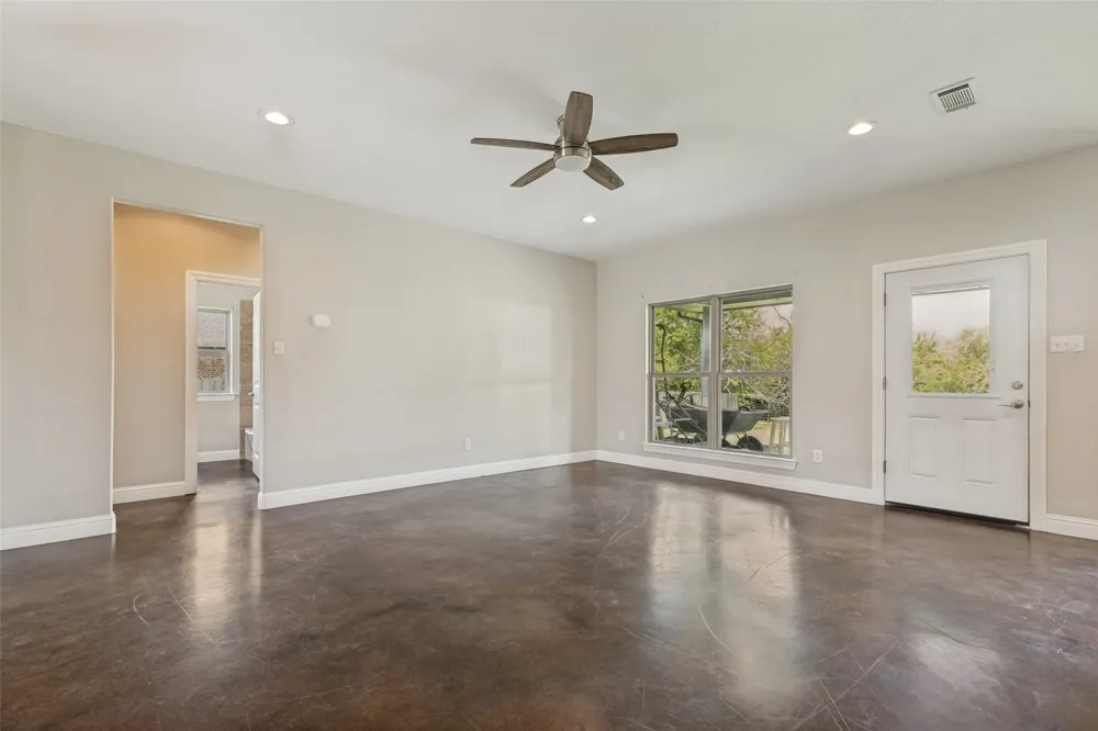 107 Indian Creek Trenton, TX 75490