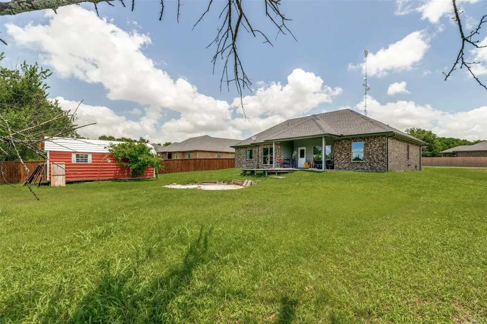 107 Indian Creek Trenton, TX 75490