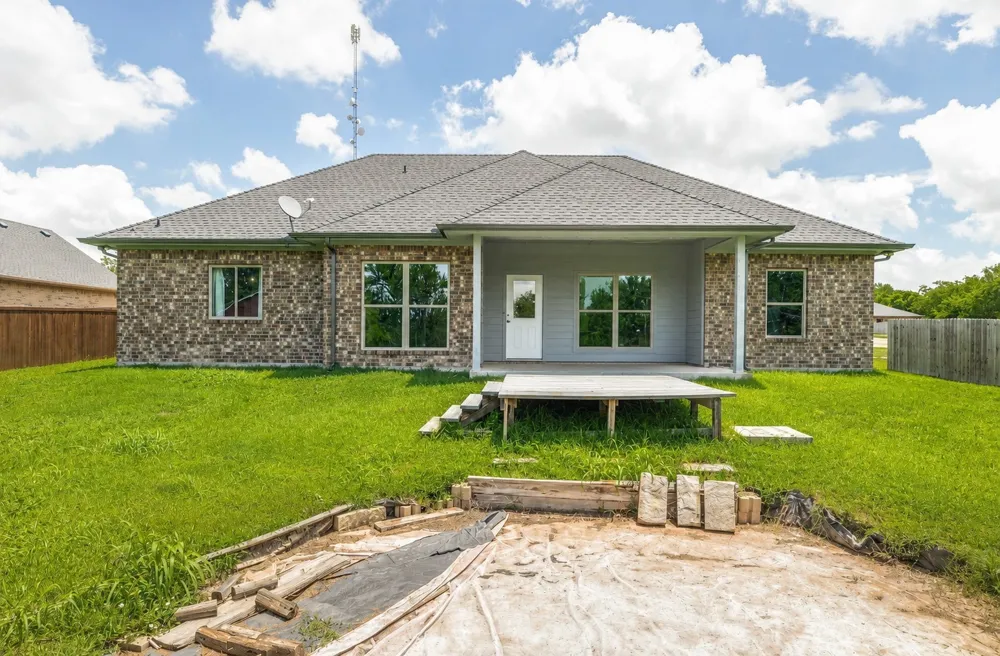 107 Indian Creek Trenton, TX 75490